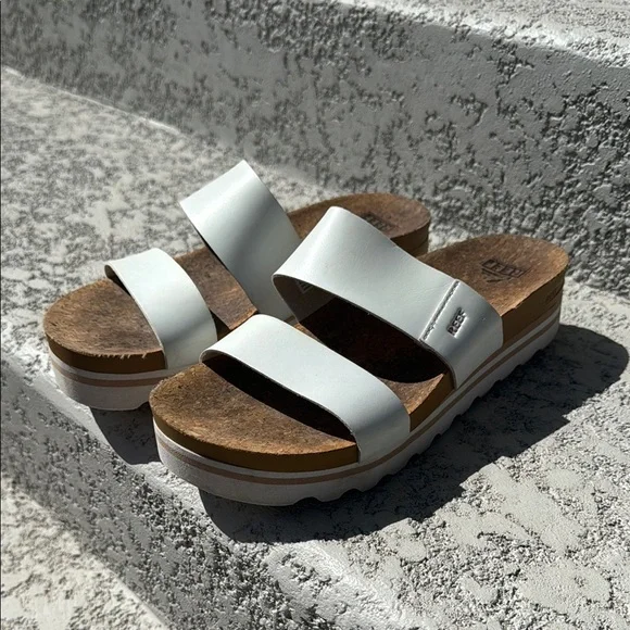 Reed Cushion Vista Hi Sandals - Picture 1 of 6